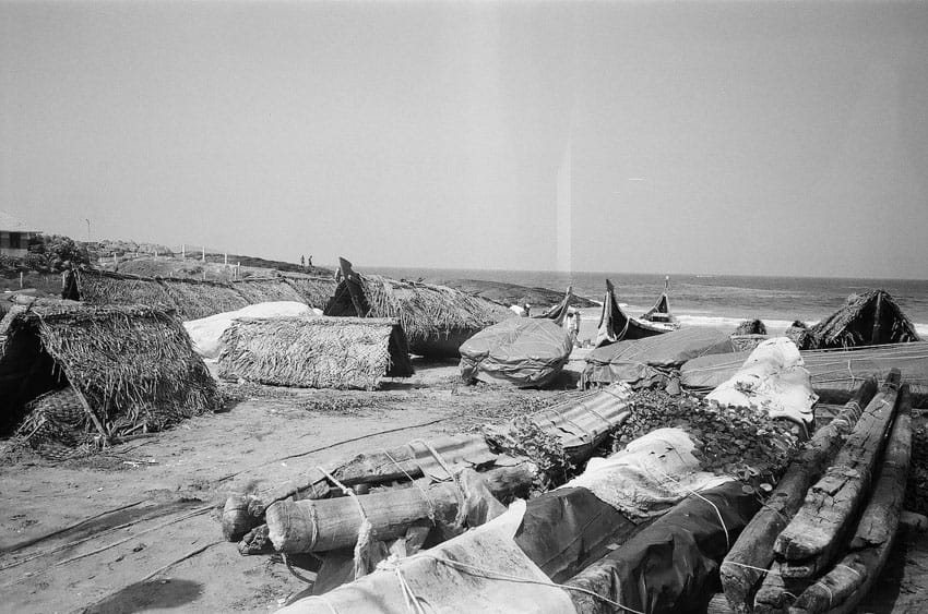 35mm black and white film image of India by Alisa Velieva on Shoot It With Film