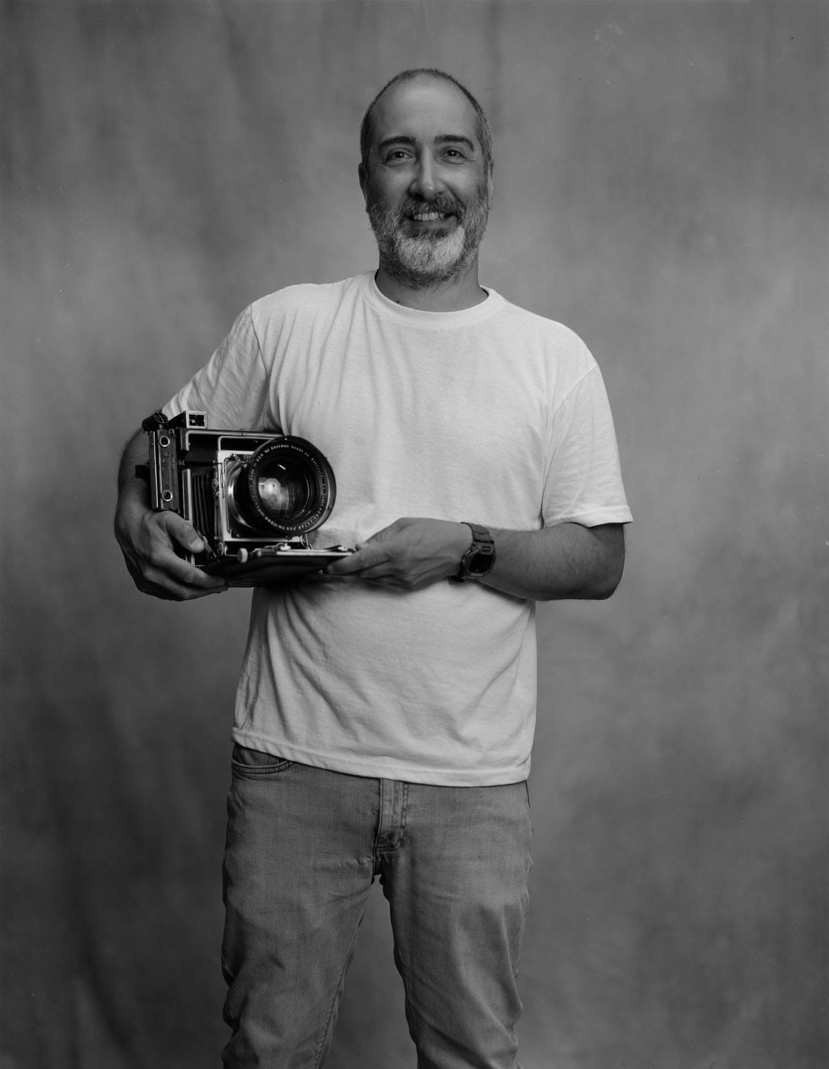 How to Use the Graflex Speed Graphic by Alec Pain on Shoot It With Film