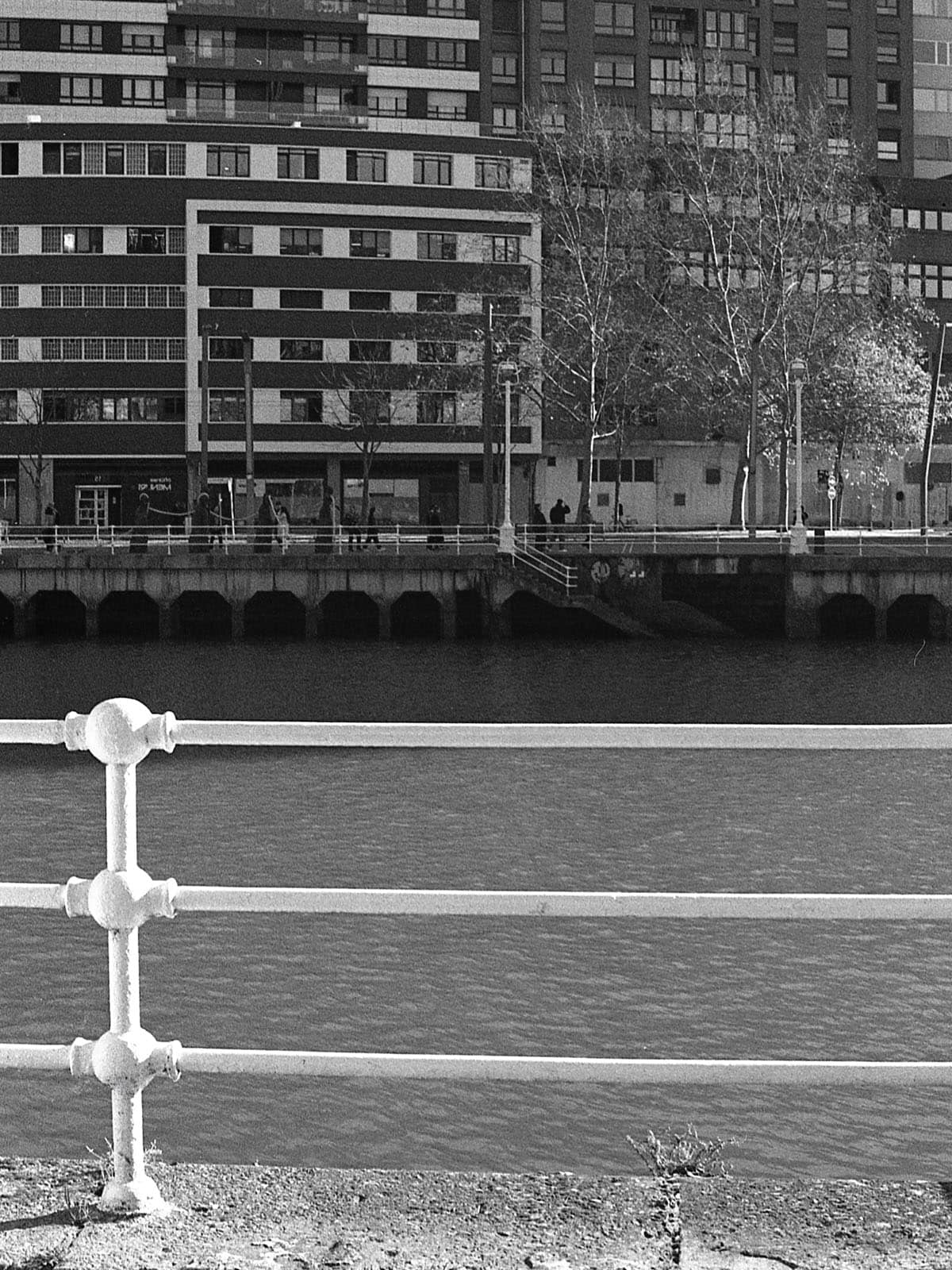 Kodak T-Max 400 vs Rollei Superpan 200 by Tomás Hernández Ruipérez on Shoot It With Film