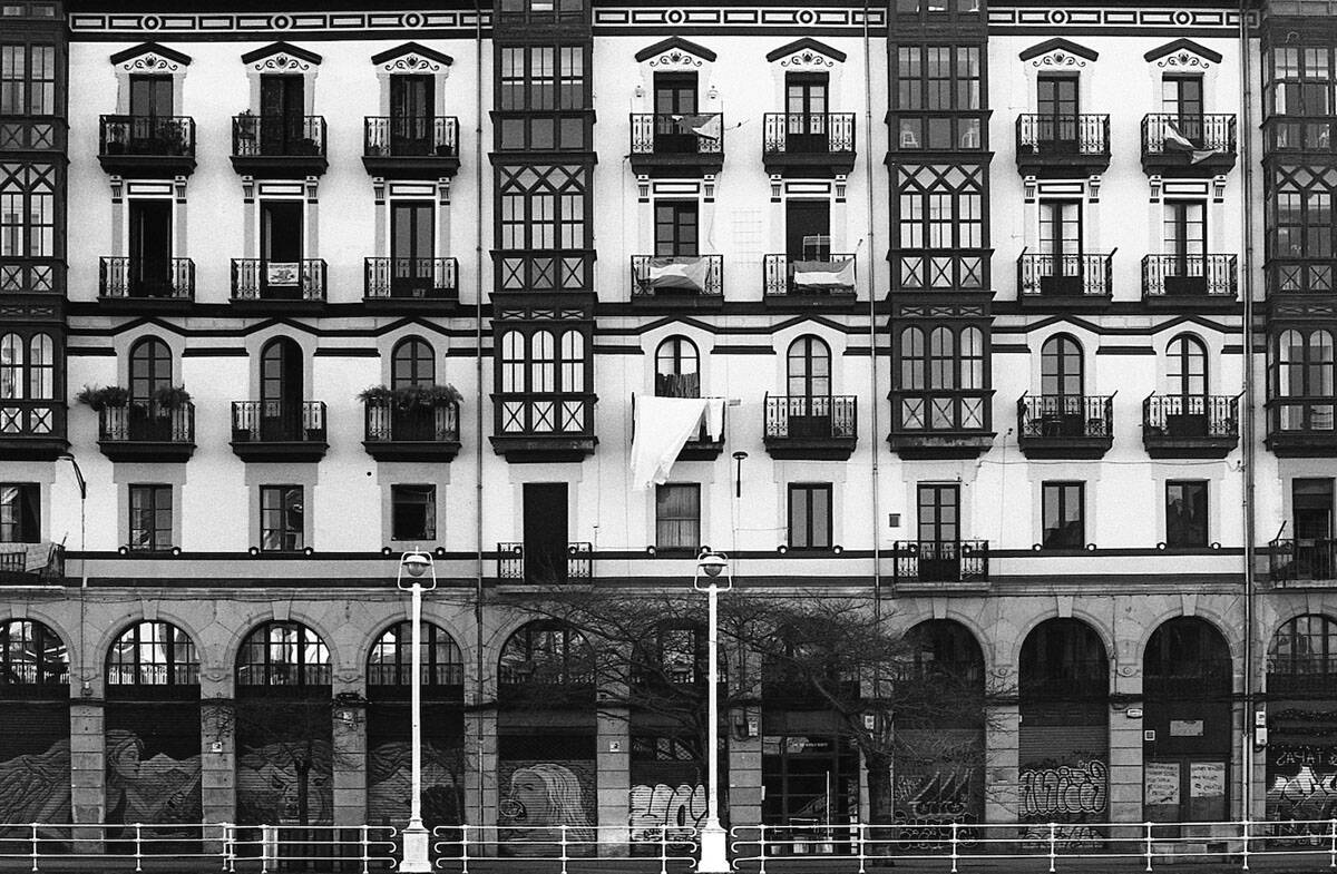 Kodak T-Max 400 vs Rollei Superpan 200 by Tomás Hernández Ruipérez on Shoot It With Film