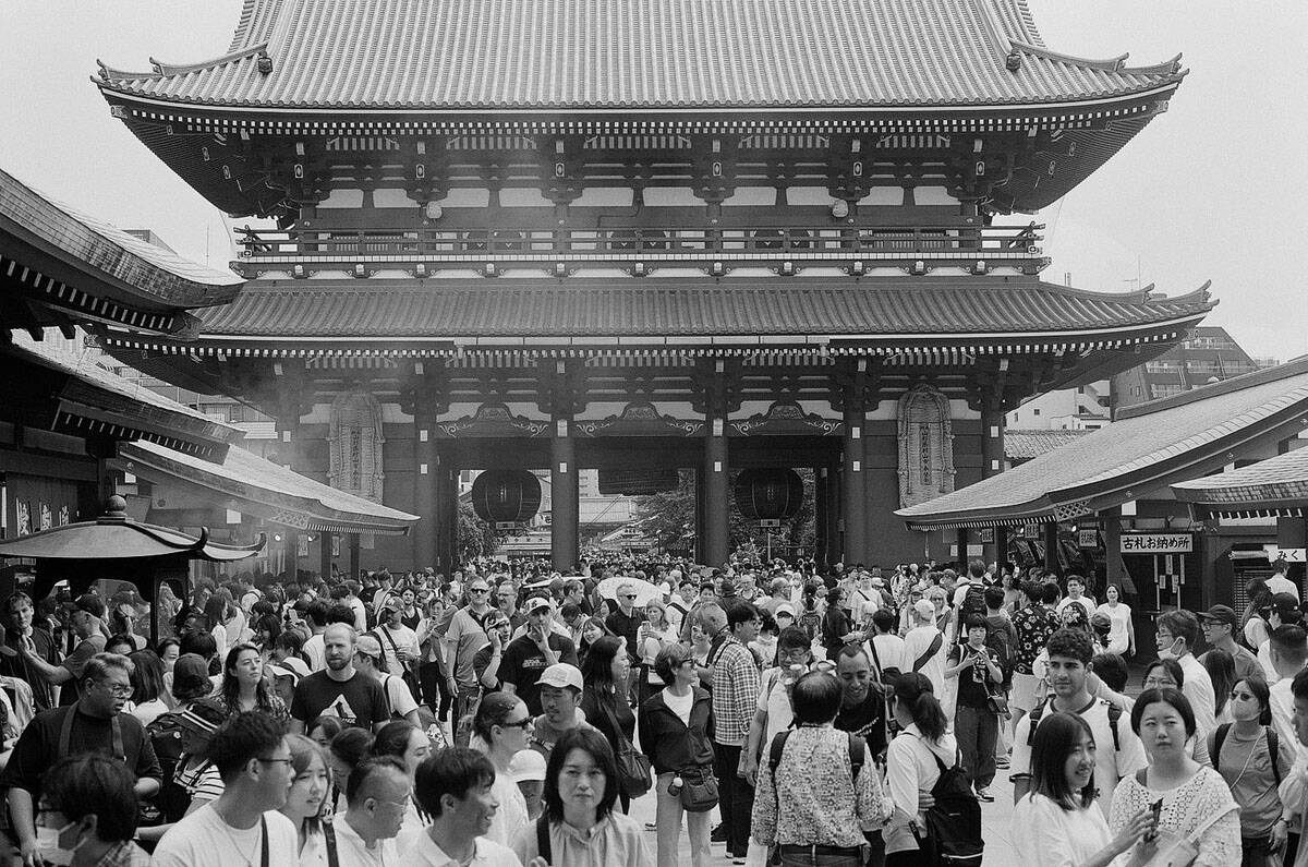 Rediscovering Street Photography by Raufan Yusup on Shoot It With Film