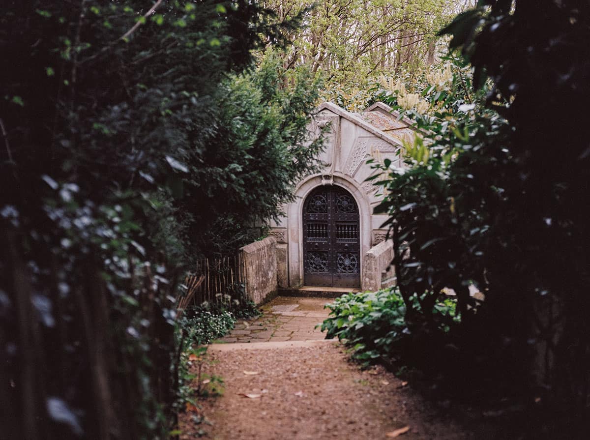 Highgate Cemetery Photo Series on Medium Format Film by Ausra Linkeviciute on Shoot It With Film