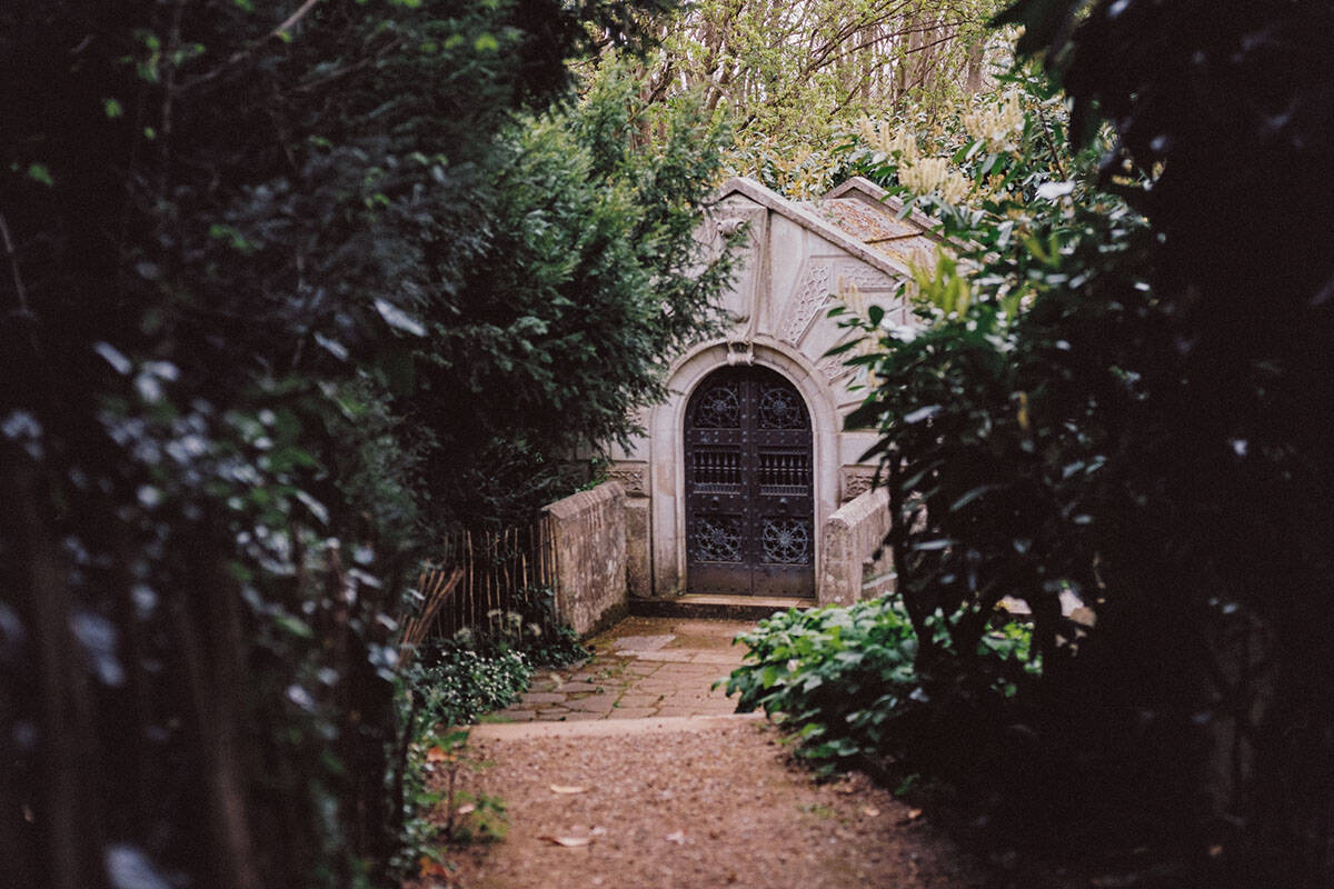 Highgate Cemetery Photo Series on Medium Format Film by Ausra Linkeviciute on Shoot It With Film